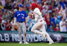 Manoah struggles again, Blue Jays sloppy in loss to Phillies