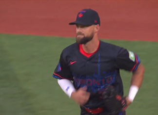 Blue Jays’ Lukes leaps into outfield wall to steal a hit from Pederson