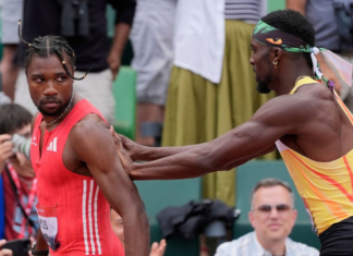 Lyles shoved by Bednarek after his win in 200 metres at U.S. nationals