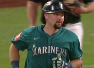 Mariners’ Raleigh records second-most homers by a catcher with 46th blast