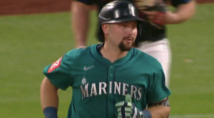 Mariners’ Raleigh records second-most homers by a catcher with 46th blast