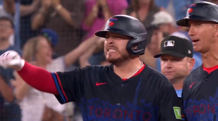 Blue Jays’ Kirk slashes go-ahead single, then earns first career steal