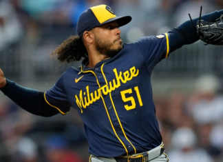 Peralta earns MLB-best 15th win as Brewers blank Cubs