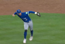 Blue Jays’ Clement makes spectacular bare-handed play on bunt attempt