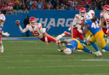 Chiefs’ Mahomes gets out of trouble with slick flick for first down