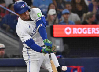Controversial call costs Blue Jays as division lead narrows after loss