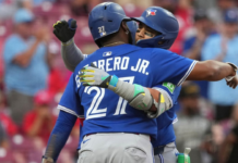 Blue Jays’ Guerrero slides home head first after Bichette’s broken-bat double