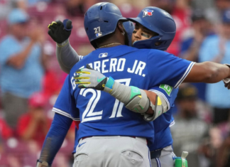Blue Jays’ Guerrero slides home head first after Bichette’s broken-bat double