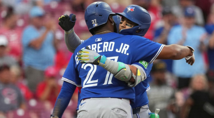 Blue Jays’ Guerrero slides home head first after Bichette’s broken-bat double