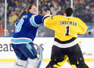 Gotta See It: Swayman, Vasilevskiy square off in outdoor goalie fight