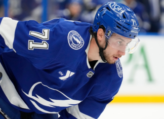 Lightning’s Anthony Cirelli exits Stadium Series with undisclosed injury