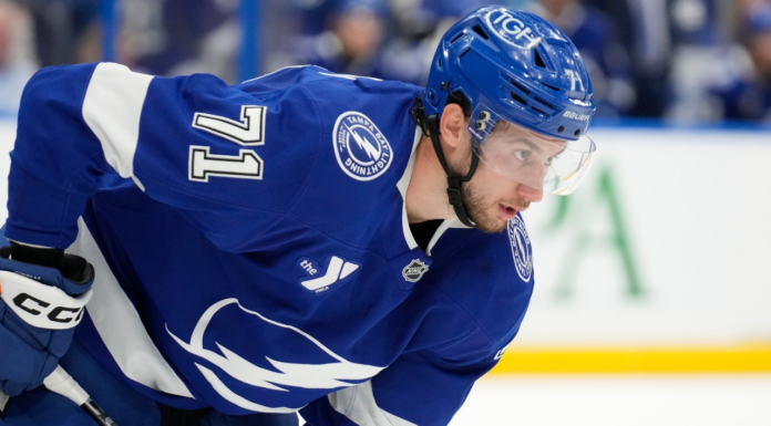 Lightning’s Anthony Cirelli exits Stadium Series with undisclosed injury