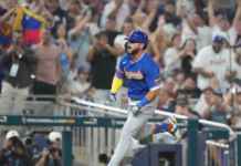 Abreu crushes solo homer to extend Venezuela’s lead in WBC final