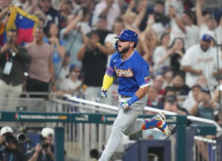 Abreu crushes solo homer to extend Venezuela’s lead in WBC final