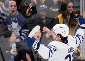 Maple Leafs’ Knies shows strength with short-handed goal vs. Bruins