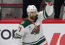 Former Blackhawks captain Foligno receives standing ovation in return