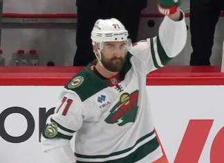 Former Blackhawks captain Foligno receives standing ovation in return