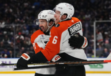 Flyers move closer to playoff spot with big win over Islanders