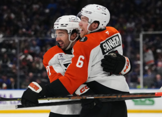Flyers move closer to playoff spot with big win over Islanders