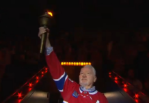Robinson carries torch out to surging Canadiens crowd ahead of Game 6