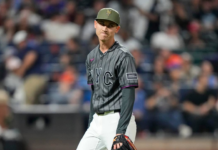Ex-Yankee Weaver helps Mets even Subway Series