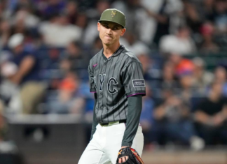 Ex-Yankee Weaver helps Mets even Subway Series